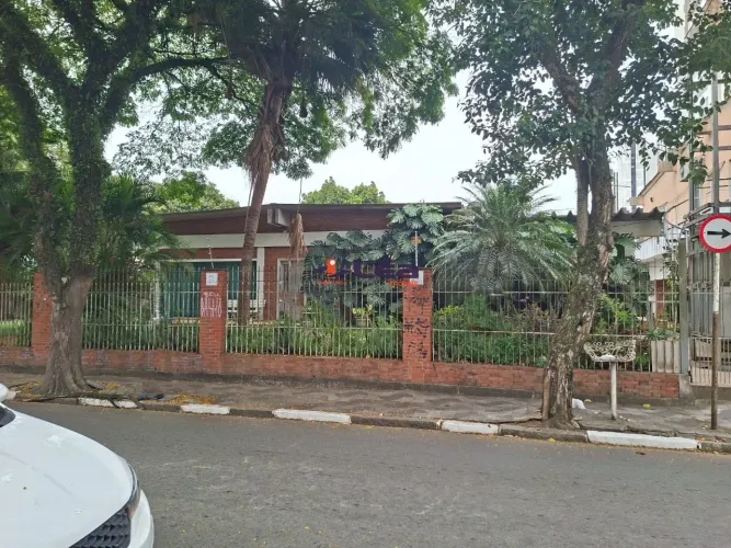 Casa Comercial de Alto Padrão em Suzano-SP, Centro 3 Quartos, 2 Suítes, 1 Sala, 2 Vagas de