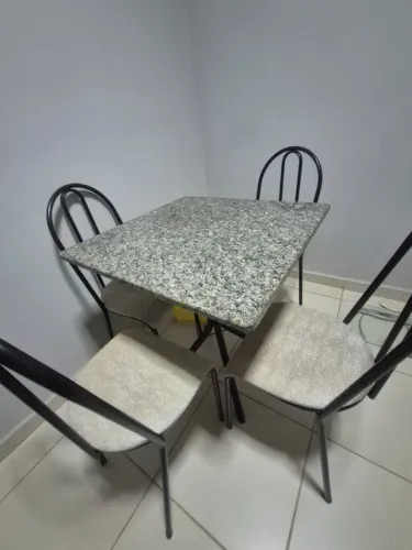 Mesa de jantar de mármore 