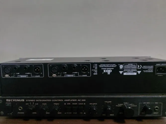 Equalizador DBX231 SV