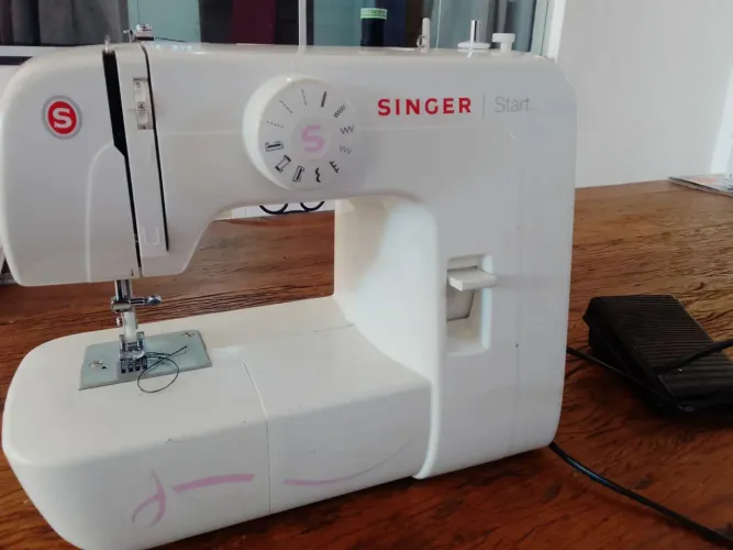 Máquina de costura Singer Start Em Estado de Nova - Bauru-SP  
