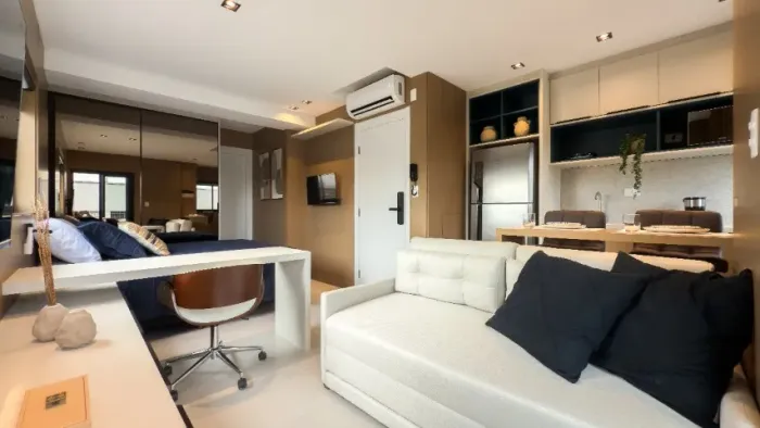 Studio Moderno de Alto Padrão no Mercês - Totalmente mobiliado!