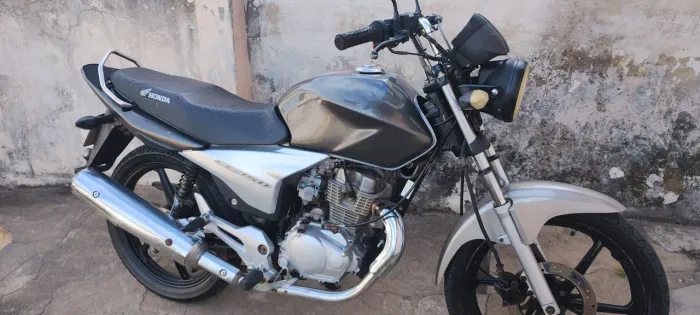 Estou vendendo uma moto 150 esporte 2008