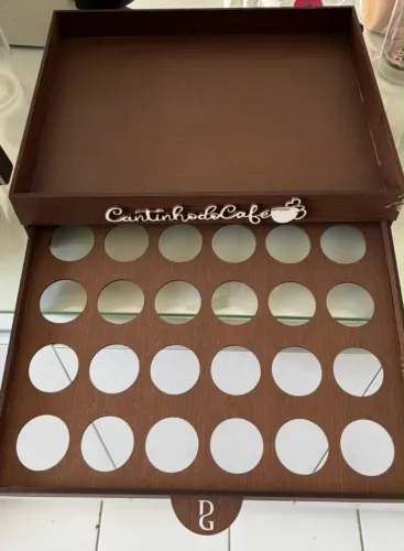 Kit Cantinho do Café - Porta Cápsulas em MDF + 6 Xícaras de Vidro