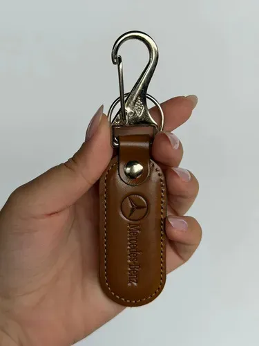 Chaveiro Carro Couro Luxo Com Gancho Automotivo Mercedes Marrom