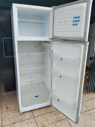 Geladeira Dako gelo seco com 350 litros 