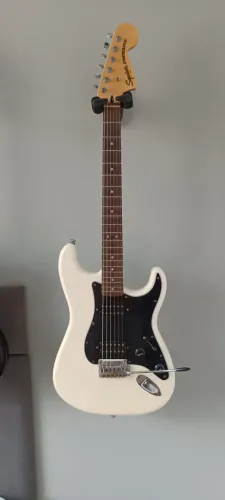 Guitarra Squier Affinity Stratocaster HH