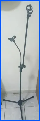 Suporte de microfone com base firme e fácil transporte. por tempo limitado