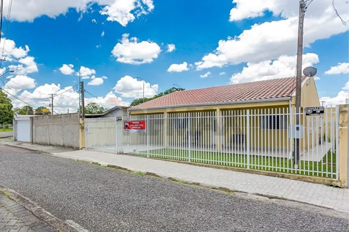 VENDA CASA TÉRREA COM TERRENO DE 300m2 NO BAIRRO CAJURU