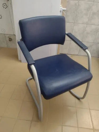 Vendo 2 Cadeiras fixas p escritório ou clinica em bom estado, oportunidade!