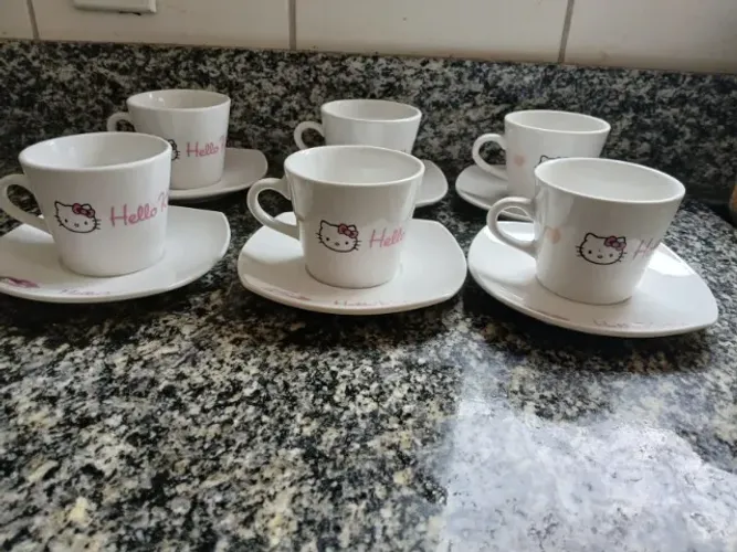 Porcelana Salvat Hello Kitty Jogo de 6 pares de chá.