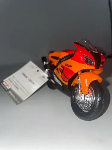 Miniatura Yamaha YZF-R7 - Escala 1:18 Maisto (Laranja / Vermelho)