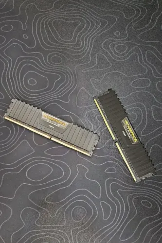 MEMORIA RAM DDR4 16GB (2X8) VEGEANCE CORSAIR 3000MHZ CL16