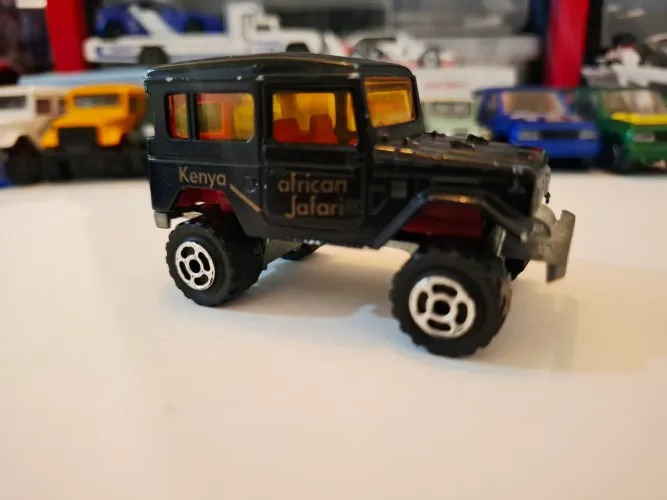 Miniatura Toyota Land Cruiser FJ40 4x4!!! Raridade!!!