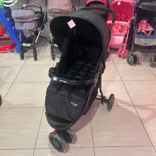 Carrinho NOVO marca Voyage modelo 3 rodas cor preto, reclinave, dobravel
