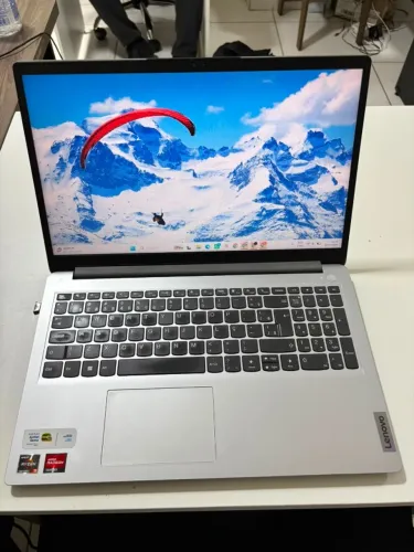 notebook Lenovo Ideapad 1 15AN7 (1 ano e meio de uso) conservado