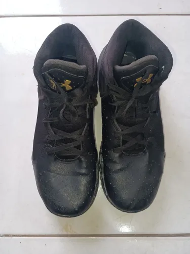 Tênis Under Armour jet 21