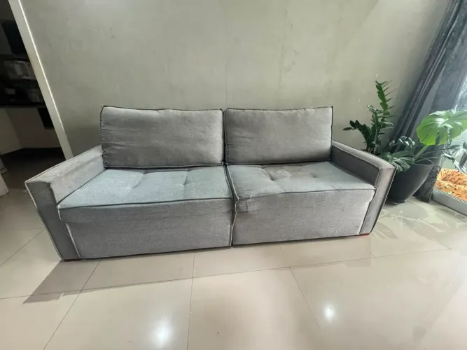 Sofá retrátil, vira cama, material linho.