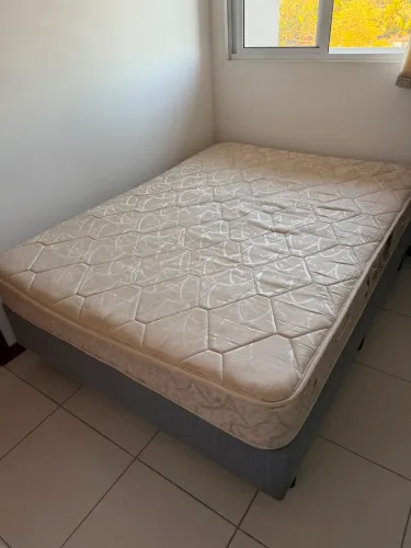 Colchão casal com a base
