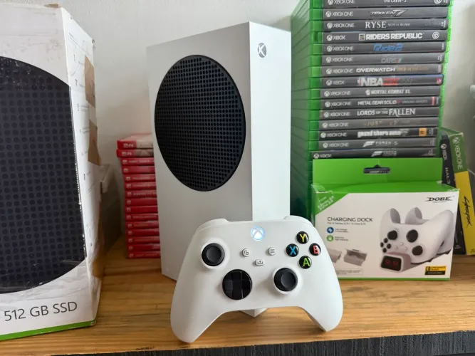 Xbox Series S 512GB | Controle com Bateria Recarregável 