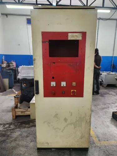 Painel de Comando Elétrico Industrial - Gabinete Metálico