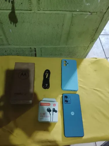 Vendo celular moto g54 5G 256 GB e 12 de ram na caixa sem trinco todo bom 