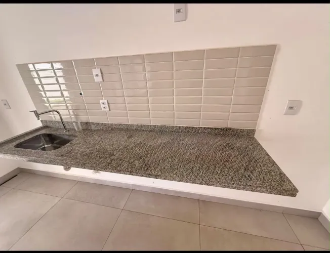 Pias e bancadas (nunca utilizadas)