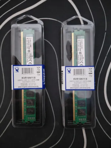 Kit Par de Memórias RAM Kingston DDR3 8GB 1600MHz - Total 16GB (NOVAS/LACRADAS)