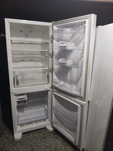 Vendo geladeira Brastemp inversa frost free