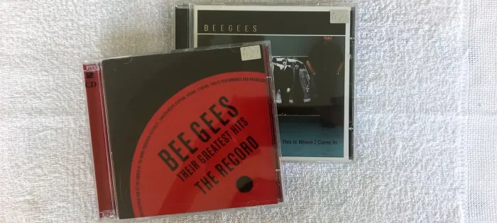 CDs BEE GEES - Their greatest hits The Record & This Is Where I Came In 28 reais cada