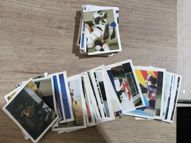 Lote de figurinhas cybercops os policiais do futuro
