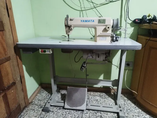 MÁQUINA DE COSTURA INDUSTRIAL YAMATA RETA