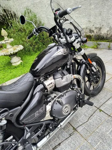 Royal enfild super meteor 650 astral black 2025 - único dono + acessórios.