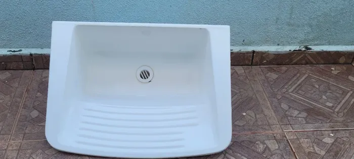 Tanque em mármore sintético pré moldado marca Irmãos Corso, tam 55x41 cm