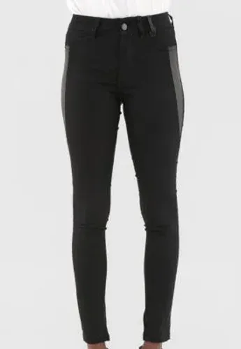 Calça Sawary Slim Cropped Resinada Preta  Tam 40 Nova e Original 200,00 reais 