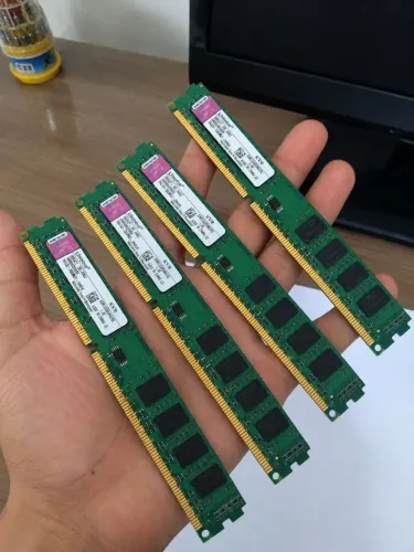 Kit 4 Memórias RAM Kingston DDR3 2GB 1333MHz - Não Testadas