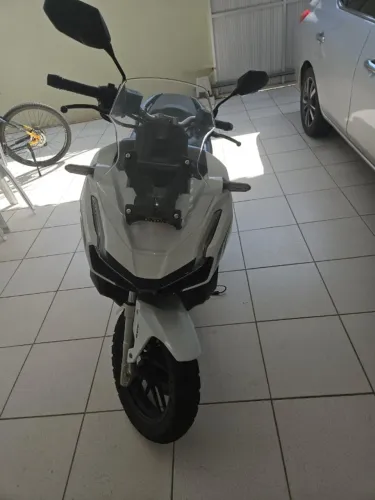 Moto ADV 150 2022 15 mil km em excelente estado