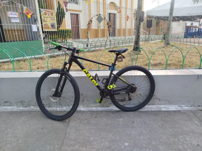 Vendo bicicleta caloi explorer 2023 com documento 