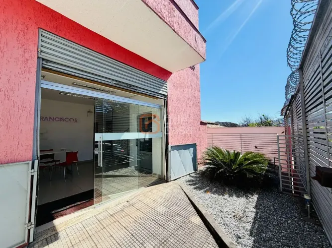 Prédio comercial à venda no bairro Candelária