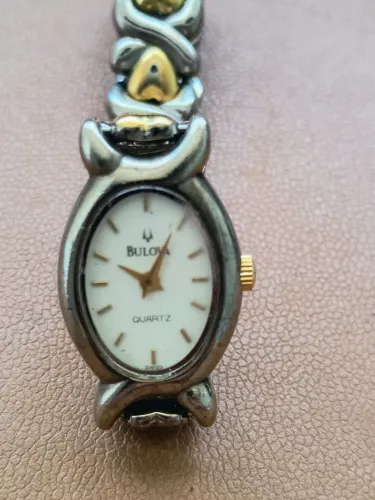 RELOGIO BULOVA FEMININO, MISTO PARADO.
