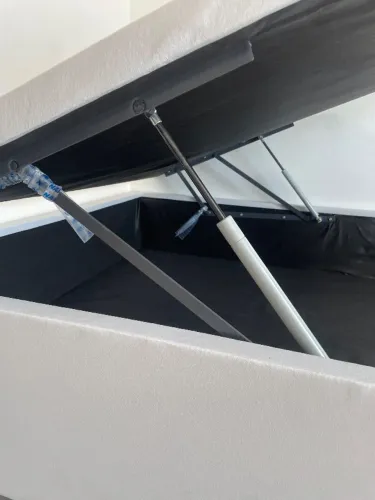 Cama D33 Novíssima com baú