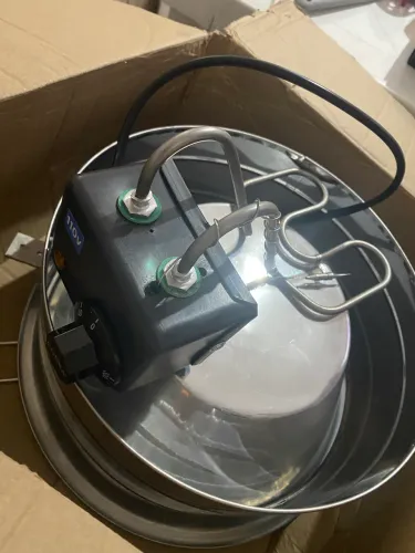 Fritadeira elétrica 3l na caixa nunca usada 140,00 Dispenso curiosos!!! Não troco !