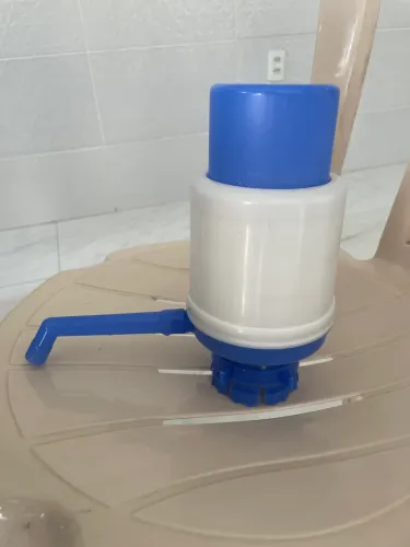 Bomba Manual grande p/galao d?água universal 