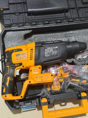 Parafusadeira e martelete Dewalt 