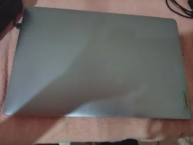 Notebook com problema na tela e avaria na carcaça 
