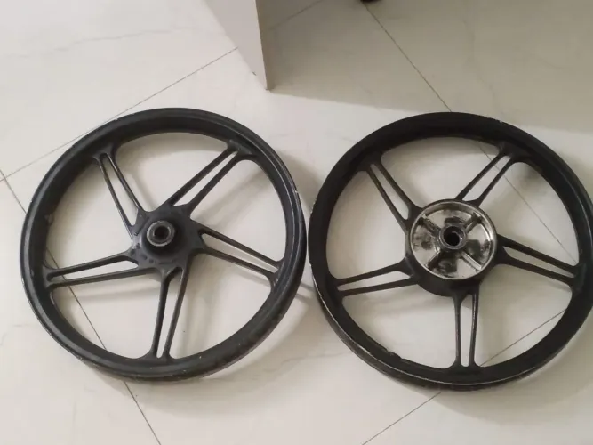 vende-se jogo de aro liga leve da 150 originais conservado