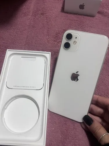 Vendo iphone 11 ( tela trincada)