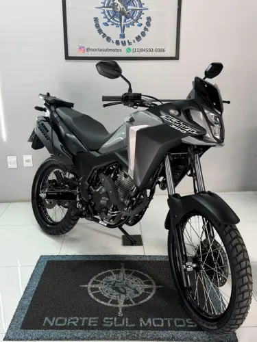 Honda Sahara 300 apenas 2.458 km ano 2024