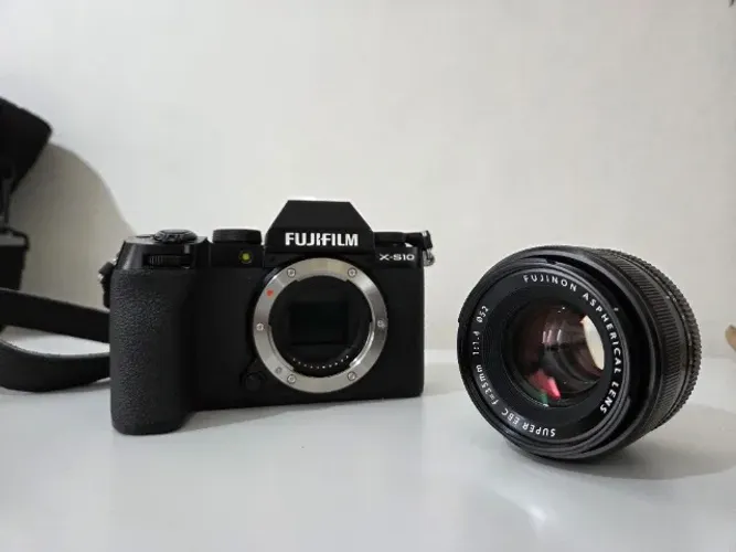 Câmera Mirrorless Fujifilm X-s10 + Lente Xf 35mm F/1.4 R