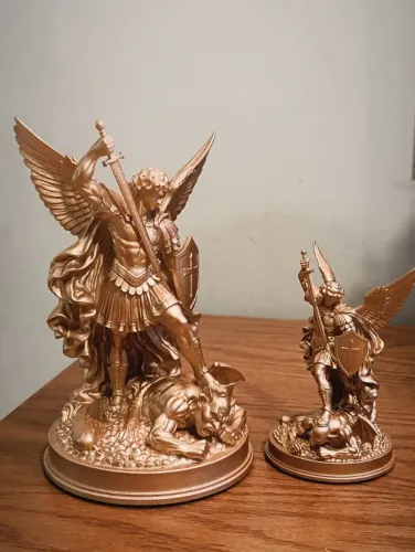 São Miguel Arcanjo!! Disponível em duas alturas: 15cm e 10cm
