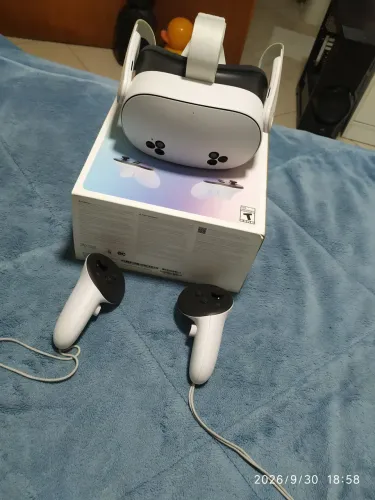Headset meta quest 3s em perfeito estado, branco dois controles originais e caixa